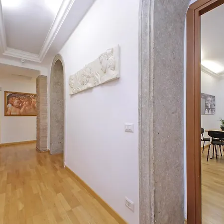 Romulus By Hostand בית הארחה 3*